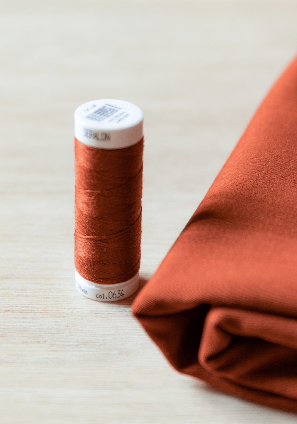 Bobine fil à coudre 200m - Plusieurs coloris - Maison Fauve