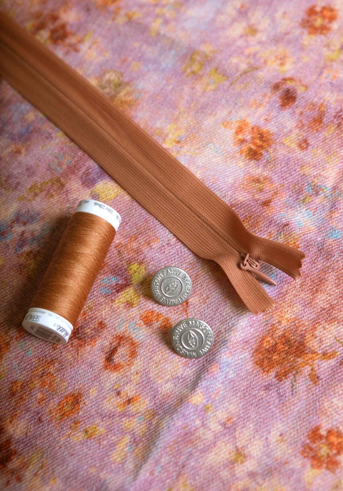 Tissu gabardine de coton imprimée Ghost Flower - Plusieurs coloris - Maison Fauve