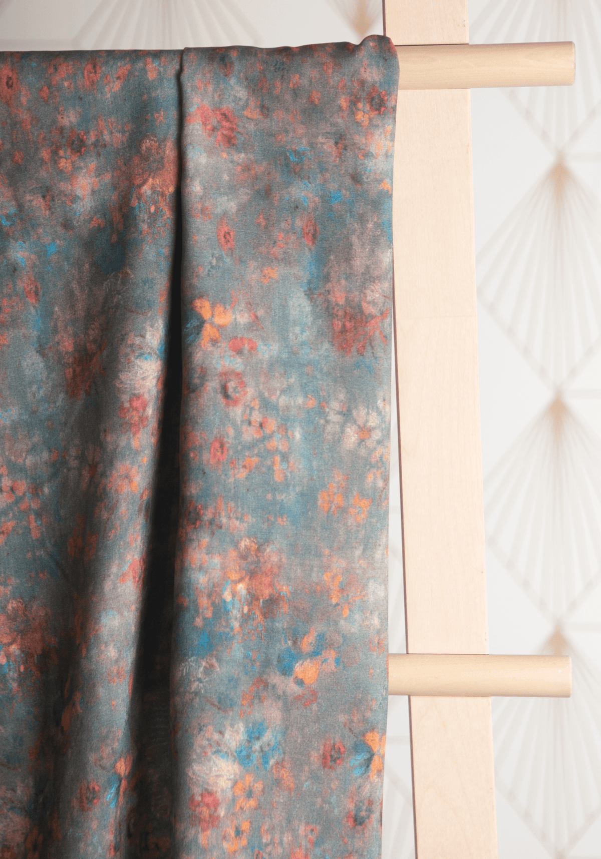Tissu popeline de viscose imprimée Ghost Flower - Plusieurs coloris - Maison Fauve