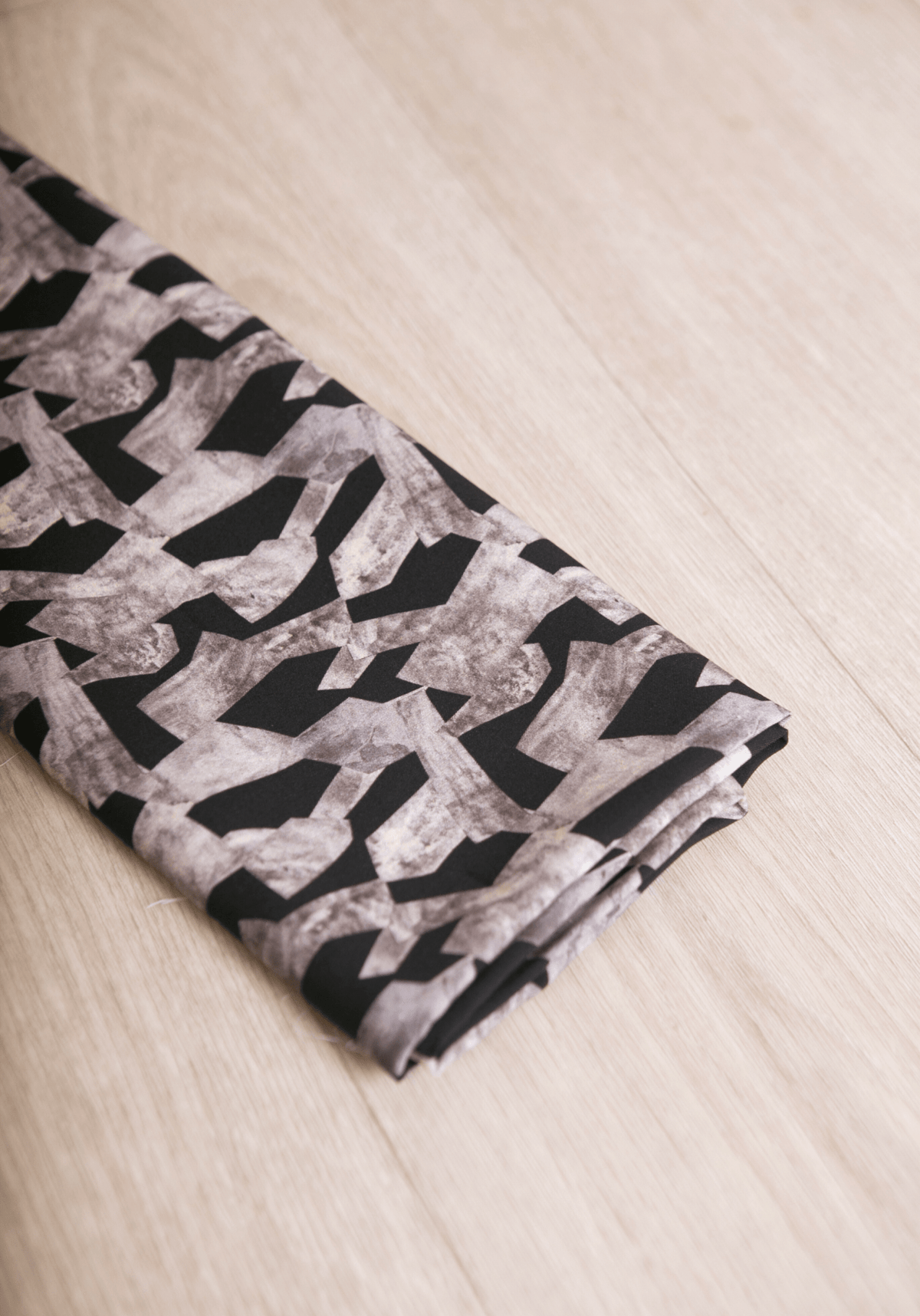 Tissu popeline de viscose imprimée Pietra - Plusieurs coloris - Maison Fauve