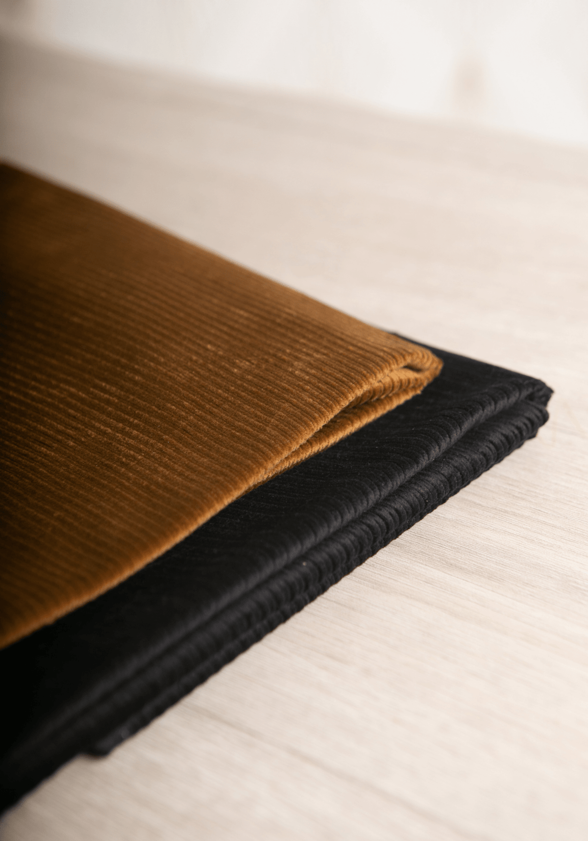 Tissu velours côtelé - Noir ou Camel - Maison Fauve
