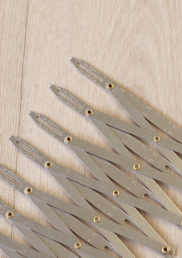Règle de mesure pour boutonnières - Maison Fauve