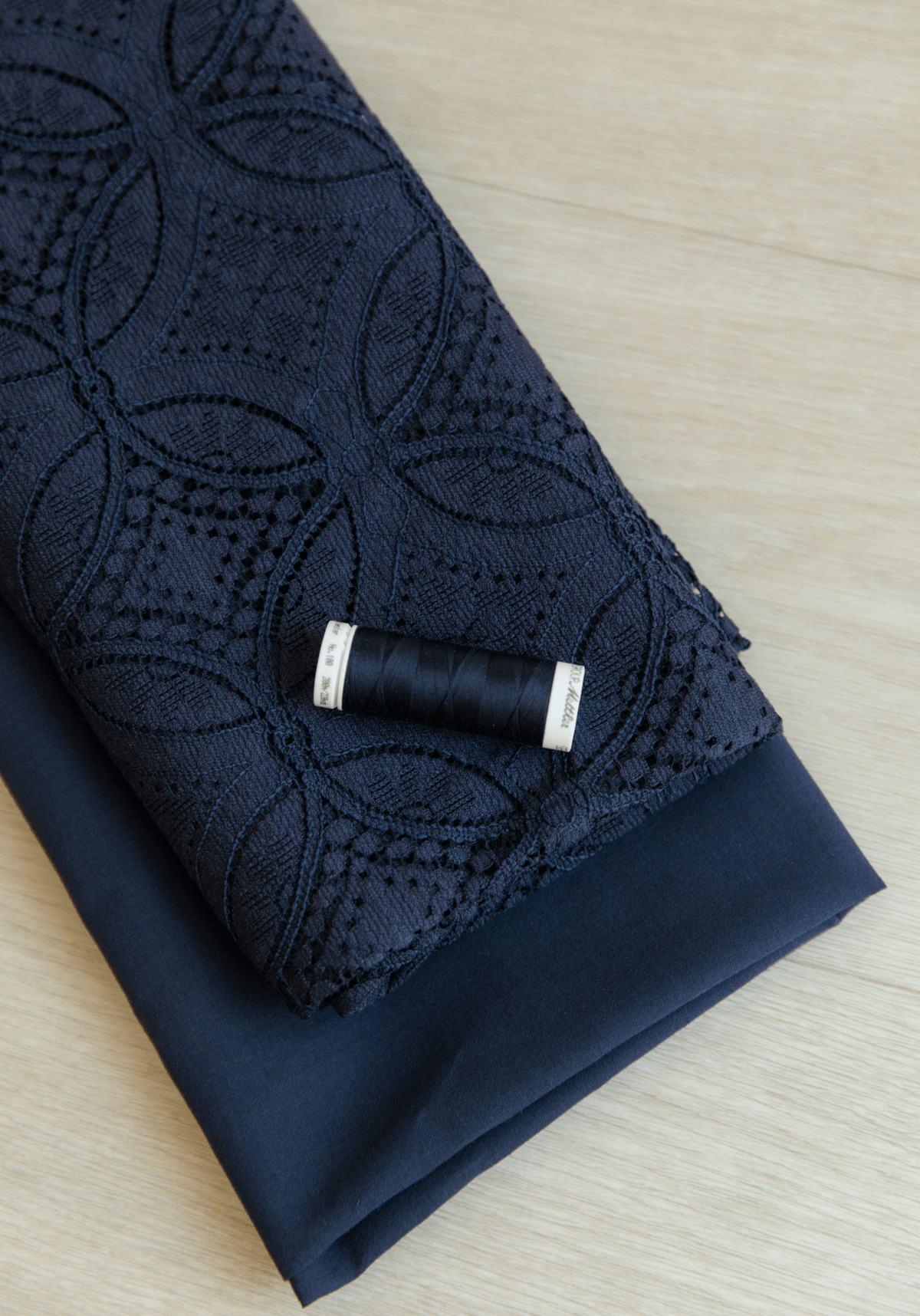 COUPON 30 cm - Tissu dentelle Botanica - Smoky Blue - Maison Fauve