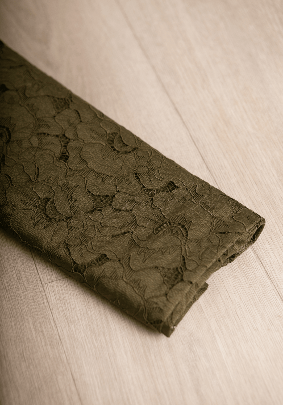 COUPON 60cm - Tissu dentelle florale Daphné - Vert Mousse - Maison Fauve