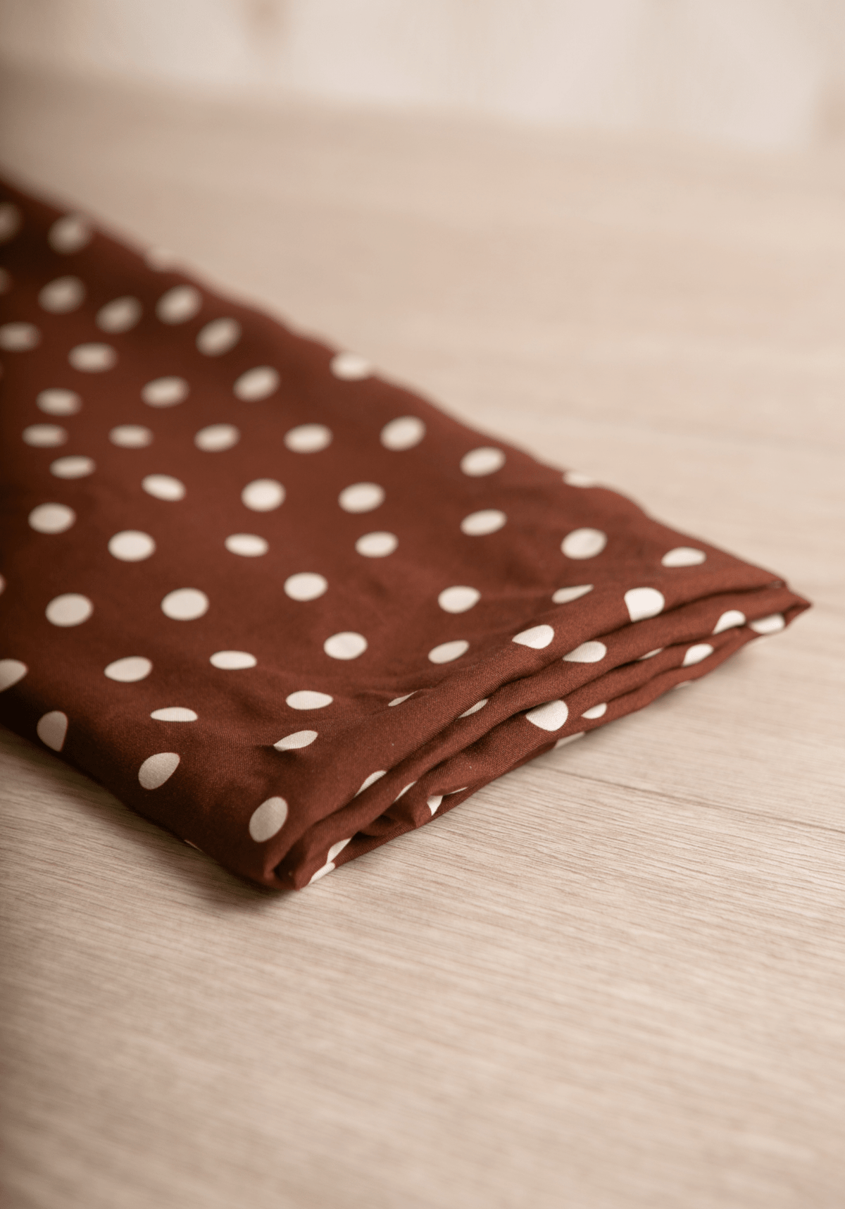 COUPONS - Tissu popeline de viscose imprimée Lunares - Marron Glacé - Maison Fauve
