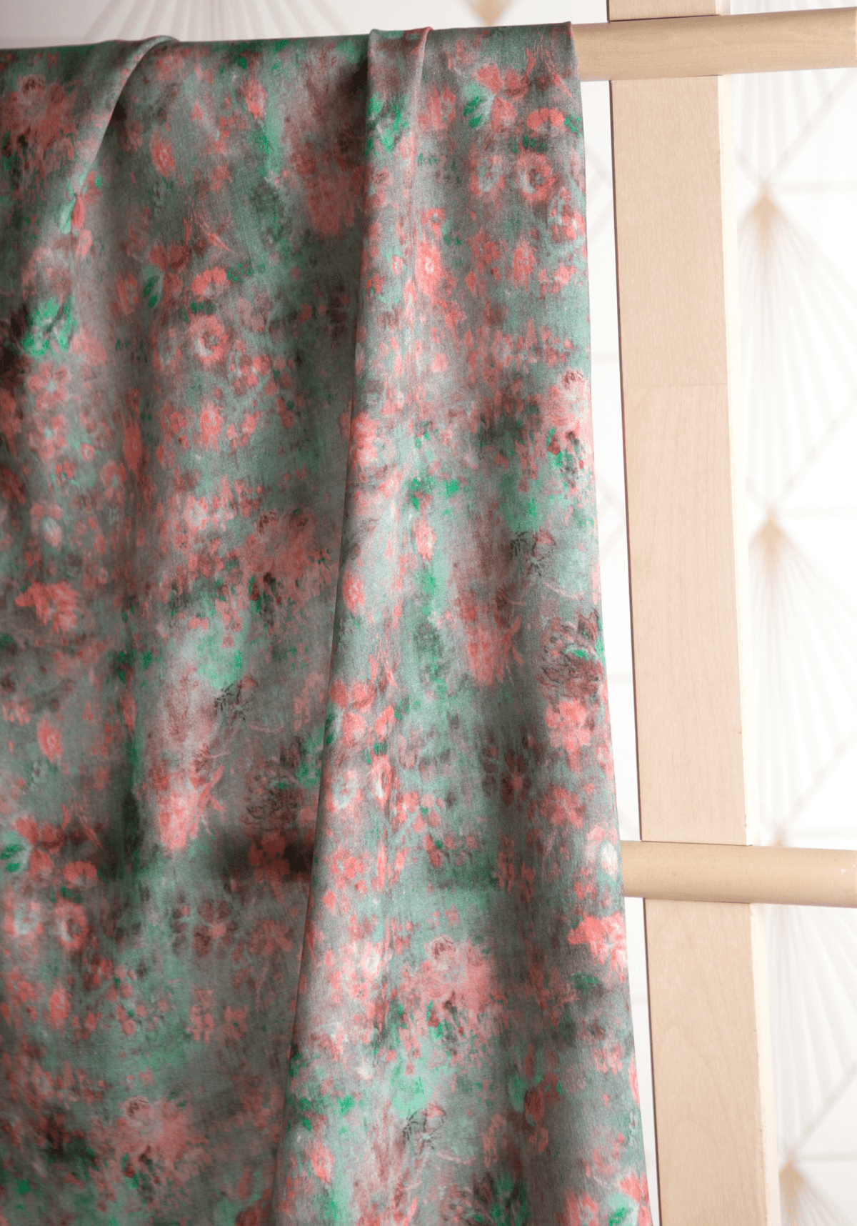 Tissu popeline de viscose imprimée Ghost Flower - Plusieurs coloris - Maison Fauve