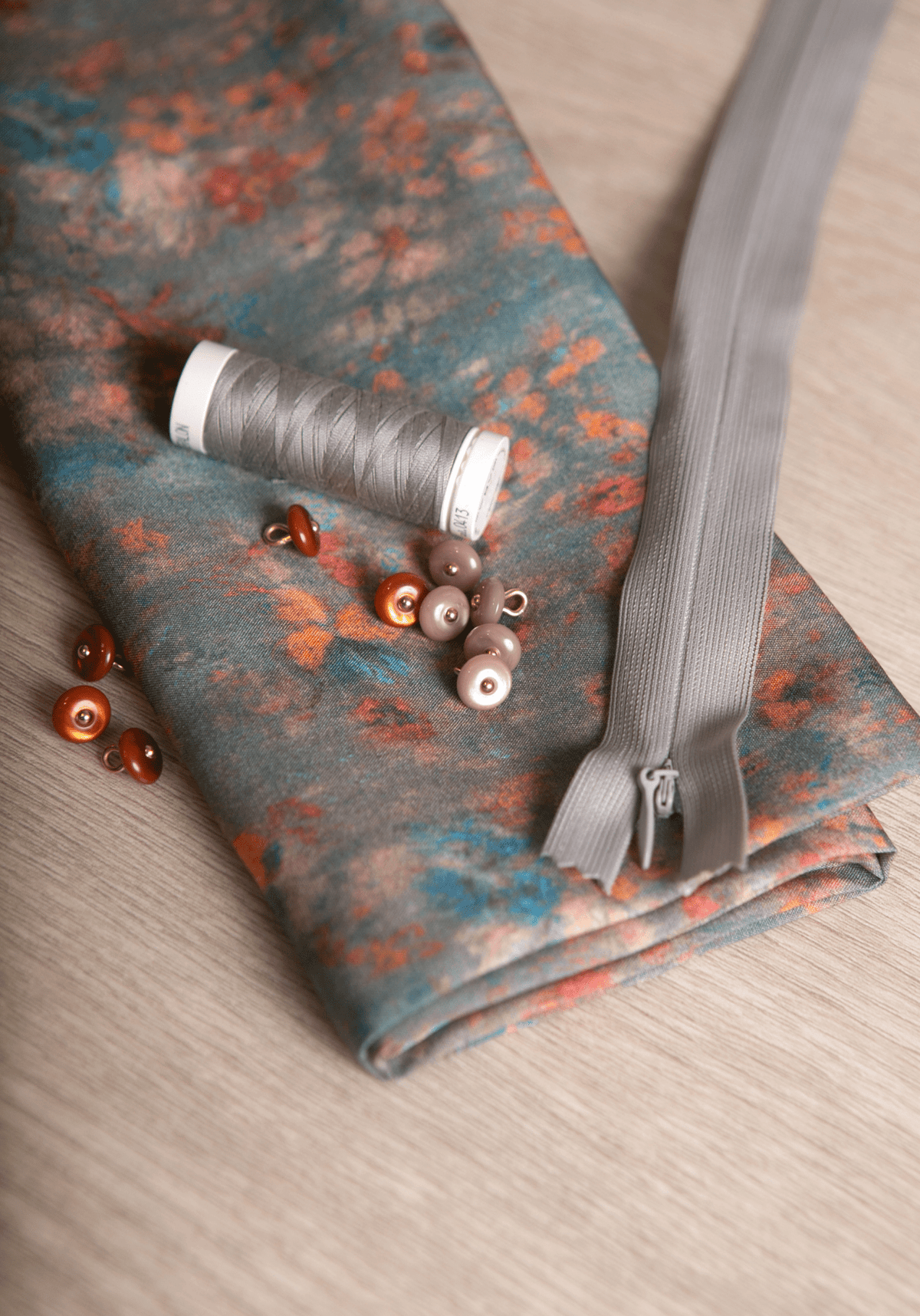 Tissu popeline de viscose imprimée Ghost Flower - Plusieurs coloris - Maison Fauve