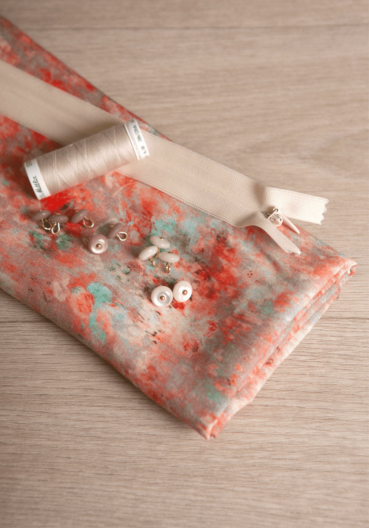 Tissu popeline de viscose imprimée Ghost Flower - Plusieurs coloris - Maison Fauve