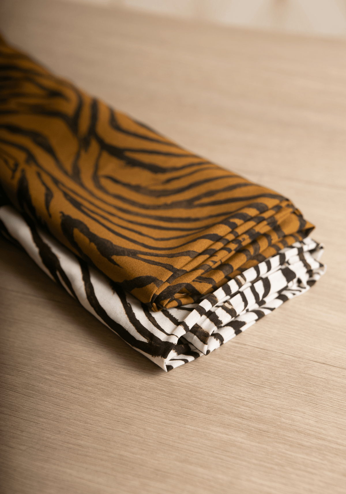 Tissu popeline de viscose imprimée Savage - Tigre Cumin ou Blanc Zèbre - Maison Fauve
